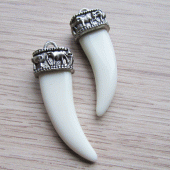 Stoere bedel ivoor tand olifant imitatie