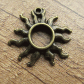 Bedeltje zon bronskleurig