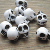 Doodskopkraal wit kunststof