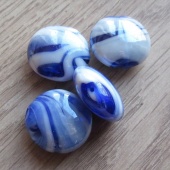 lampwork kraal plat rond blauw wit