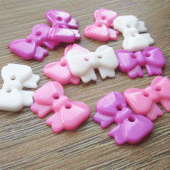 kunststof-knopen-strikje-wit-roze-paars